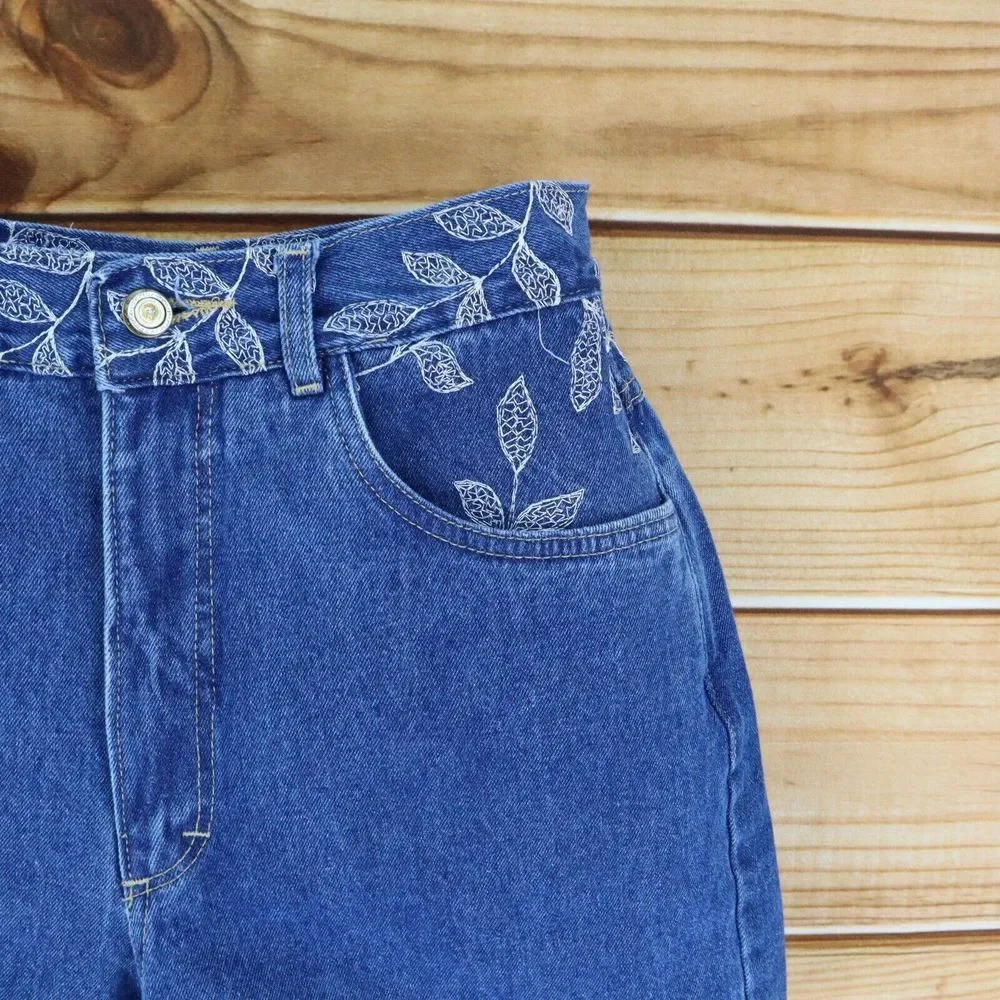 Isabel U.S.A.‎ Jean Shorts Womens Size 12 Blue Denim Embroidered Leaves